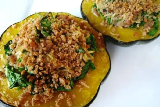 Тыква с начинкой из индейки и риса