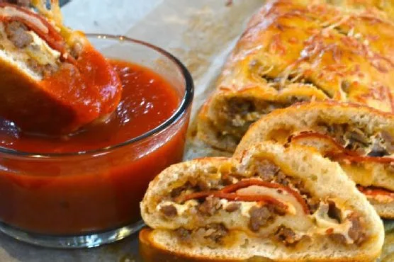 Стромболи с колбасой и пепперони