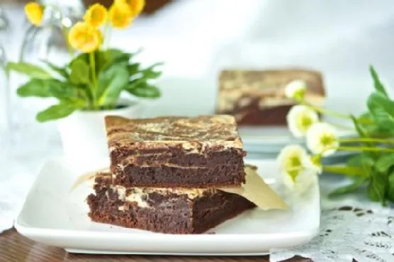 Густые шоколадные брауни с крем-сыром и Бейлис