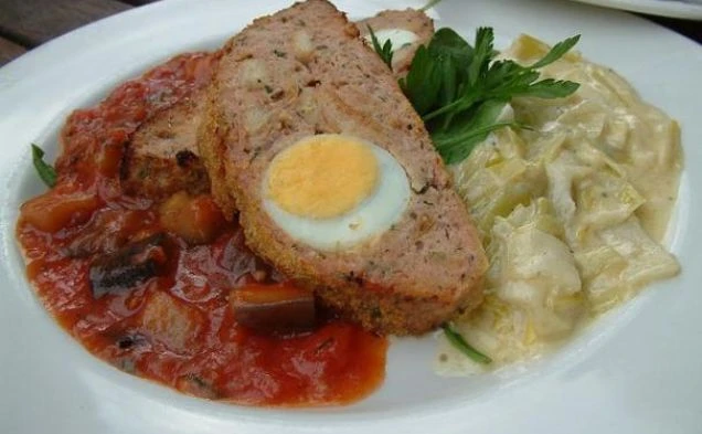 Итальянский мясной рулет с вареными яйцами — рецепт с фото