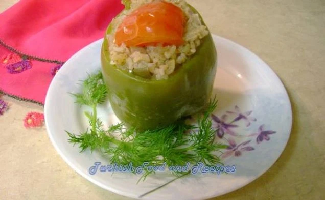 Перцы с рисом (Зейтиньялы бибер долмаси) — рецепт с фото
